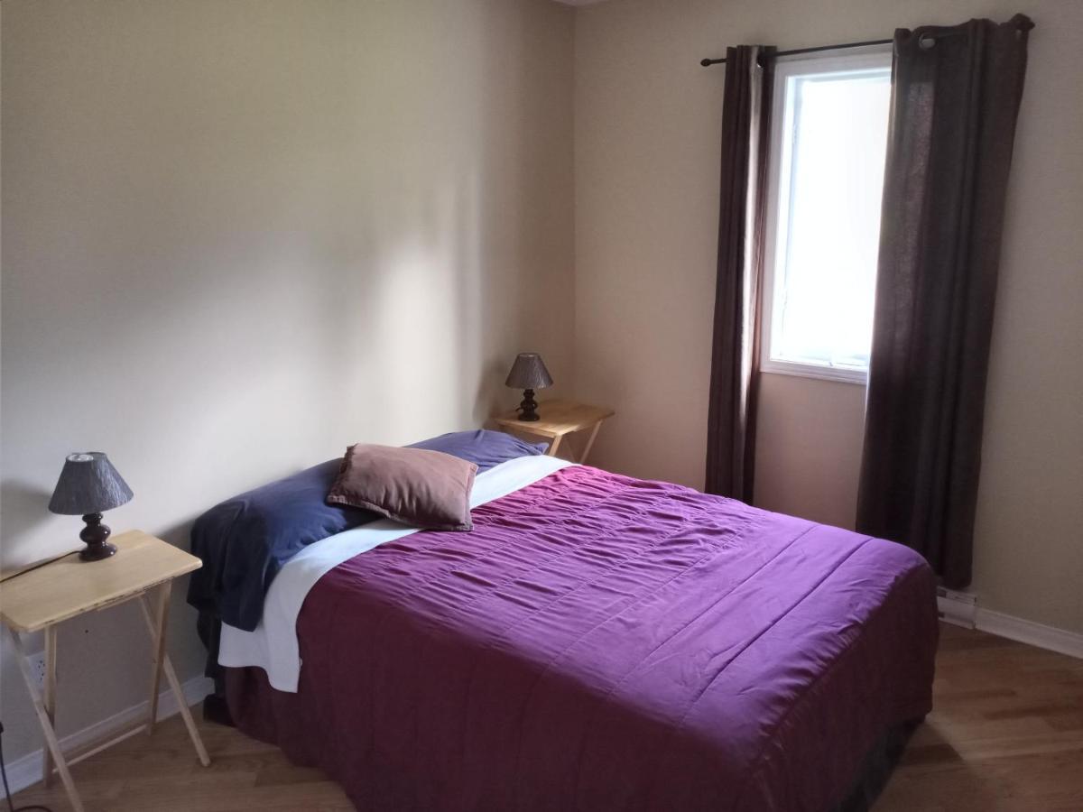 Guests Room For Rent / Chambre Prive Dans Maison Partager Maria Bagian luar foto